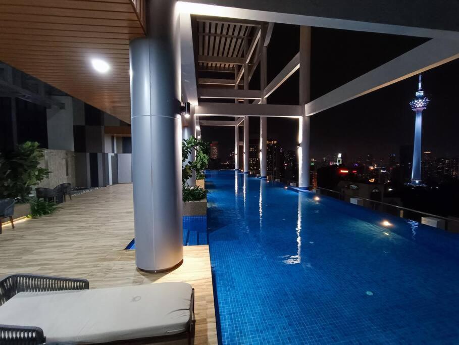 Апартаменты C14B Modern Infinity Pool Klcc Balcony View Куала-Лумпур Экстерьер фото