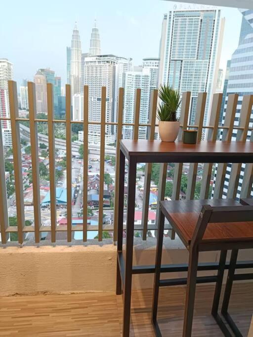 Апартаменты C14B Modern Infinity Pool Klcc Balcony View Куала-Лумпур Экстерьер фото