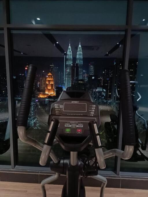 Апартаменты C14B Modern Infinity Pool Klcc Balcony View Куала-Лумпур Экстерьер фото