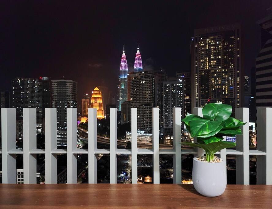 Апартаменты C14B Modern Infinity Pool Klcc Balcony View Куала-Лумпур Экстерьер фото