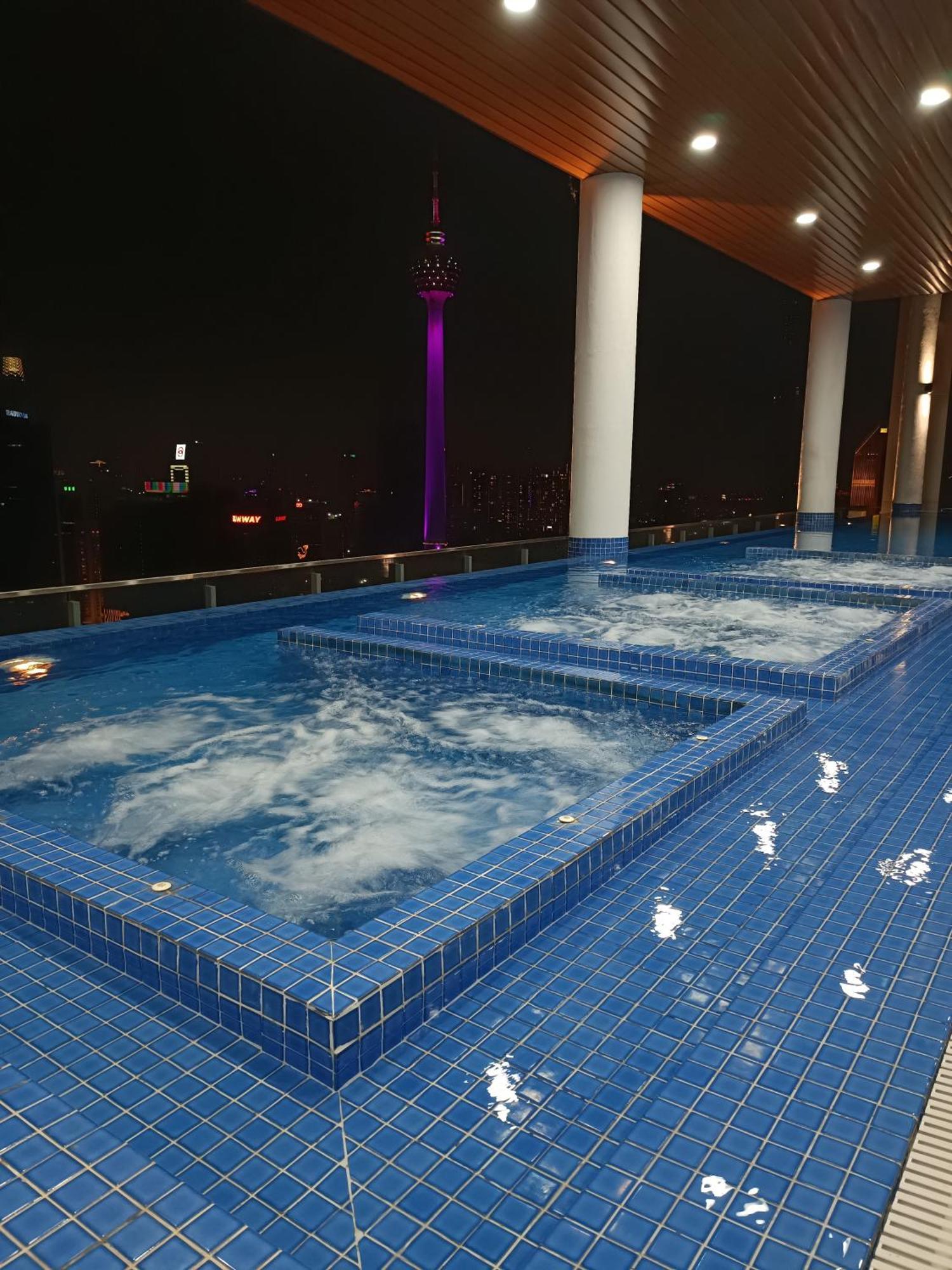 Апартаменты C14B Modern Infinity Pool Klcc Balcony View Куала-Лумпур Экстерьер фото